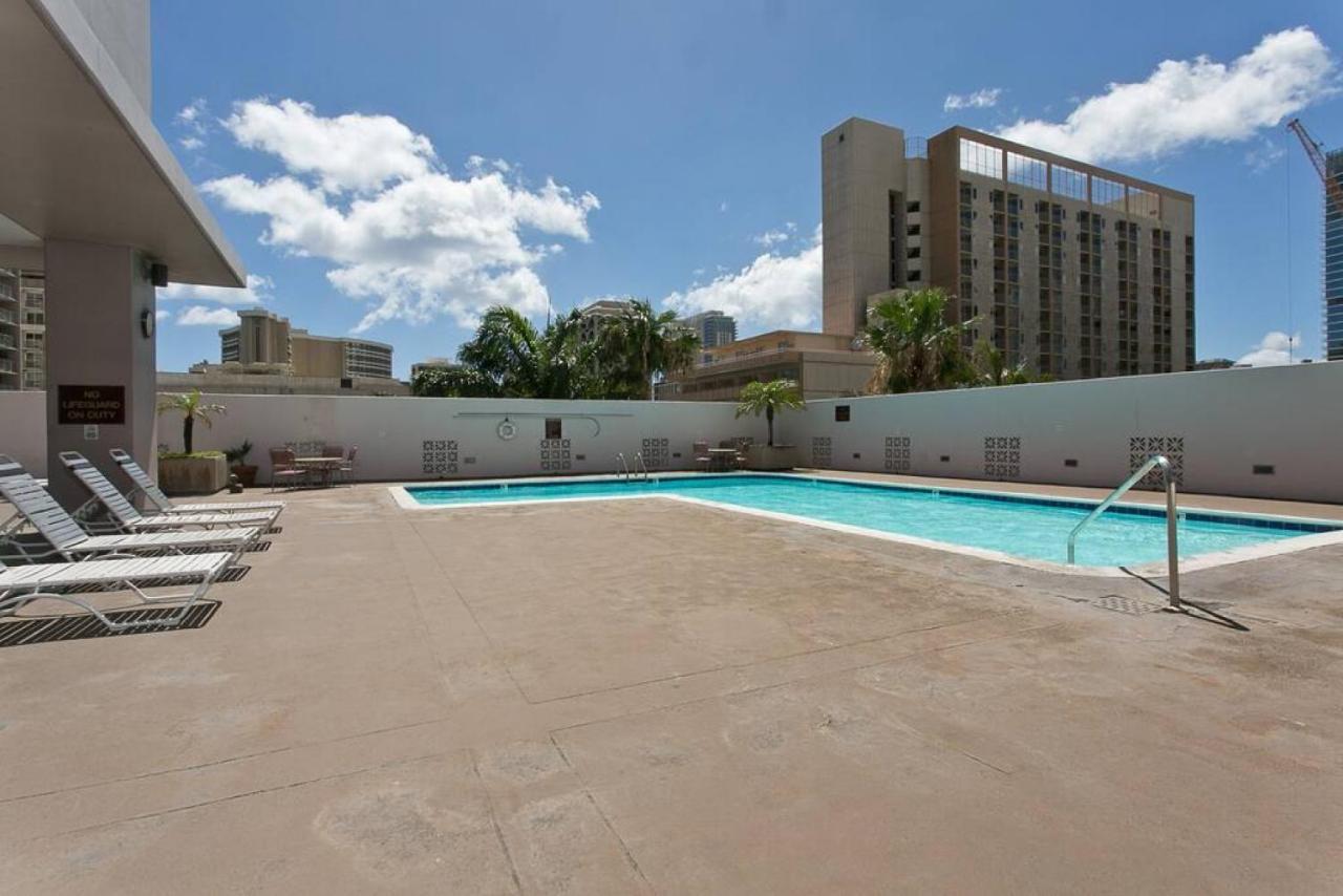 Вилла Royal Kuhio 1812 - 1Br With Partial Ocean View In The Heart Of Waikiki With Free Parking! Гонолулу Экстерьер фото